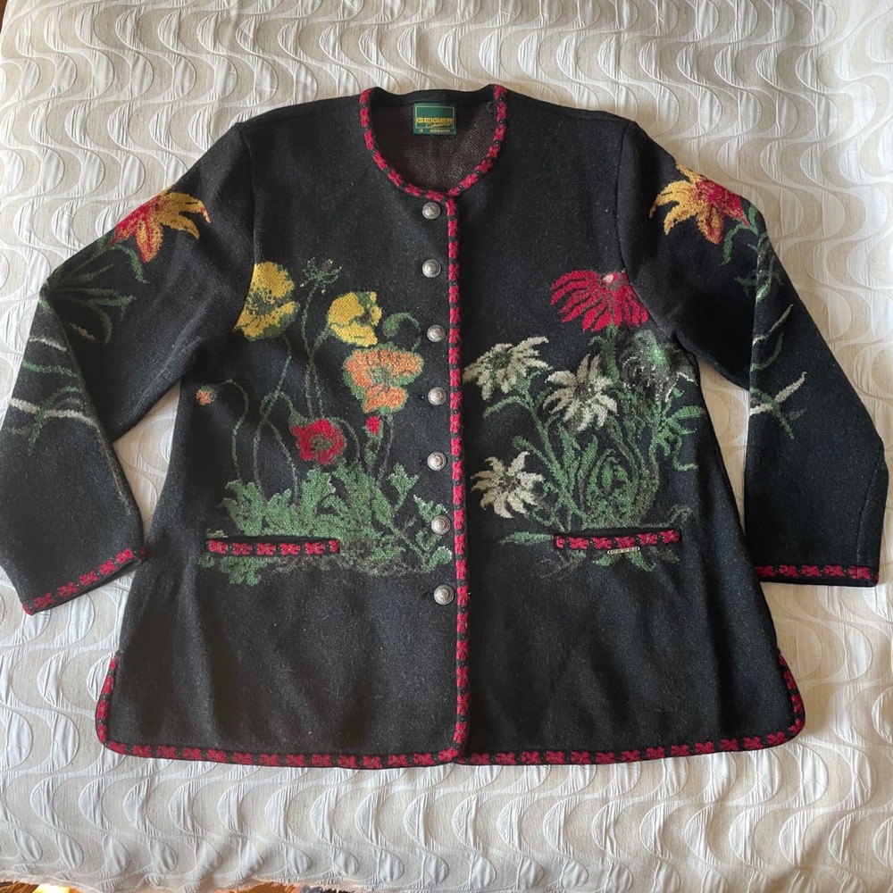 VINTAGE GEIGER Austria Boiled Wool Floral Poppy button Cardigan Black SZ 40 M/L